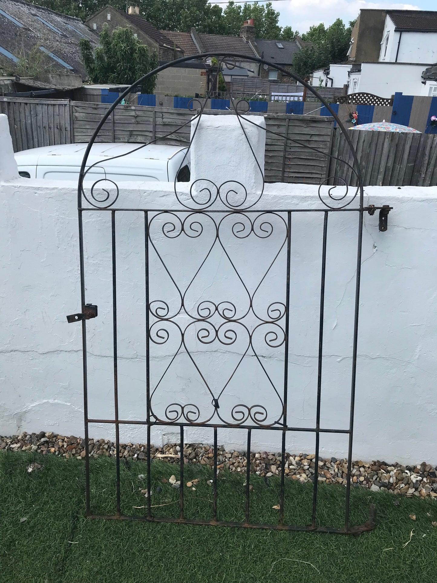 lot - 774 - original front garden gate from Camelot