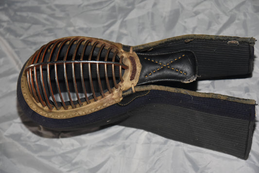 lot - 592 - kendo breast plate /gloves/helmet set