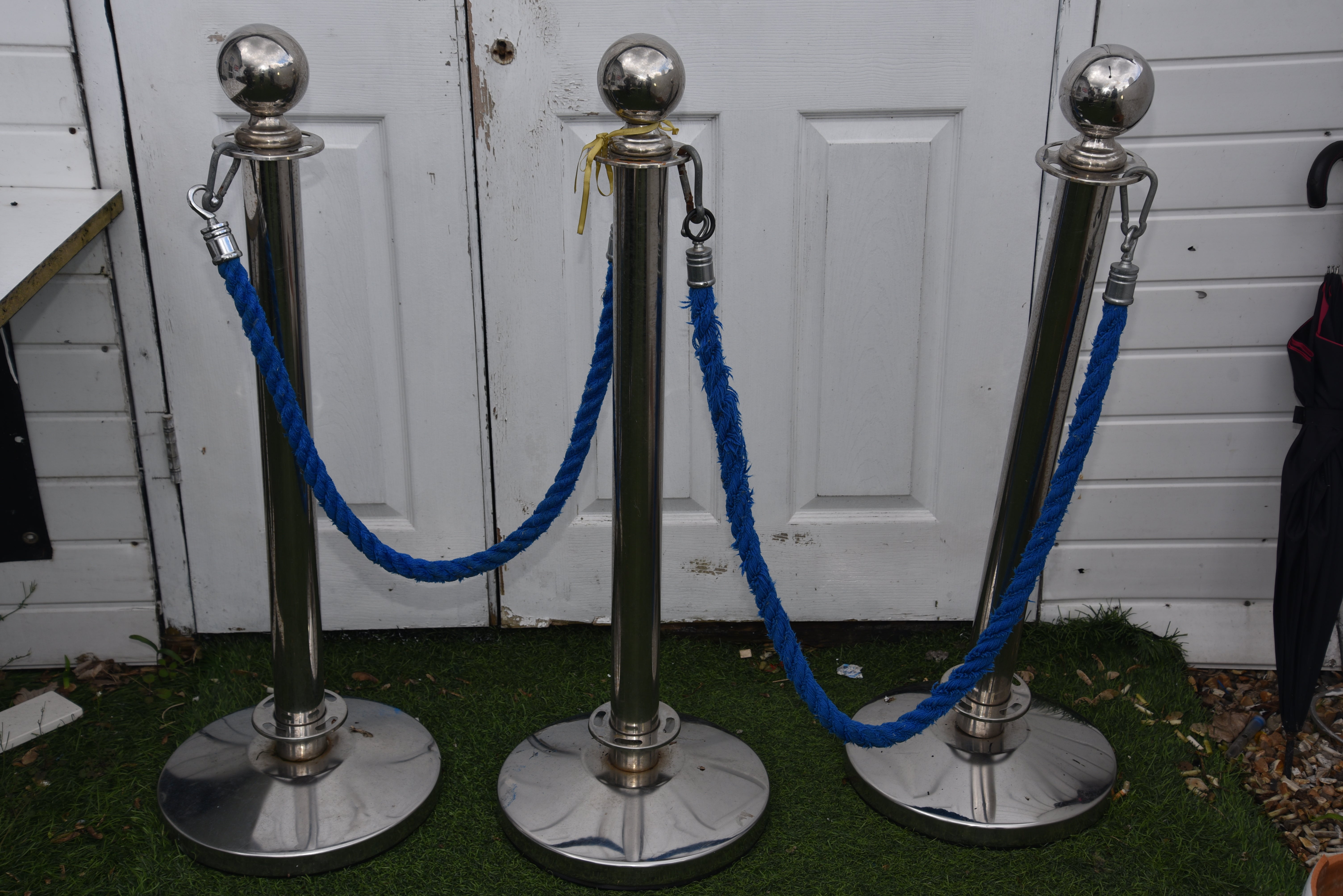 lot - 618 - set of 10x nightclub vip rope barriers – Dave Courtney OBE ...