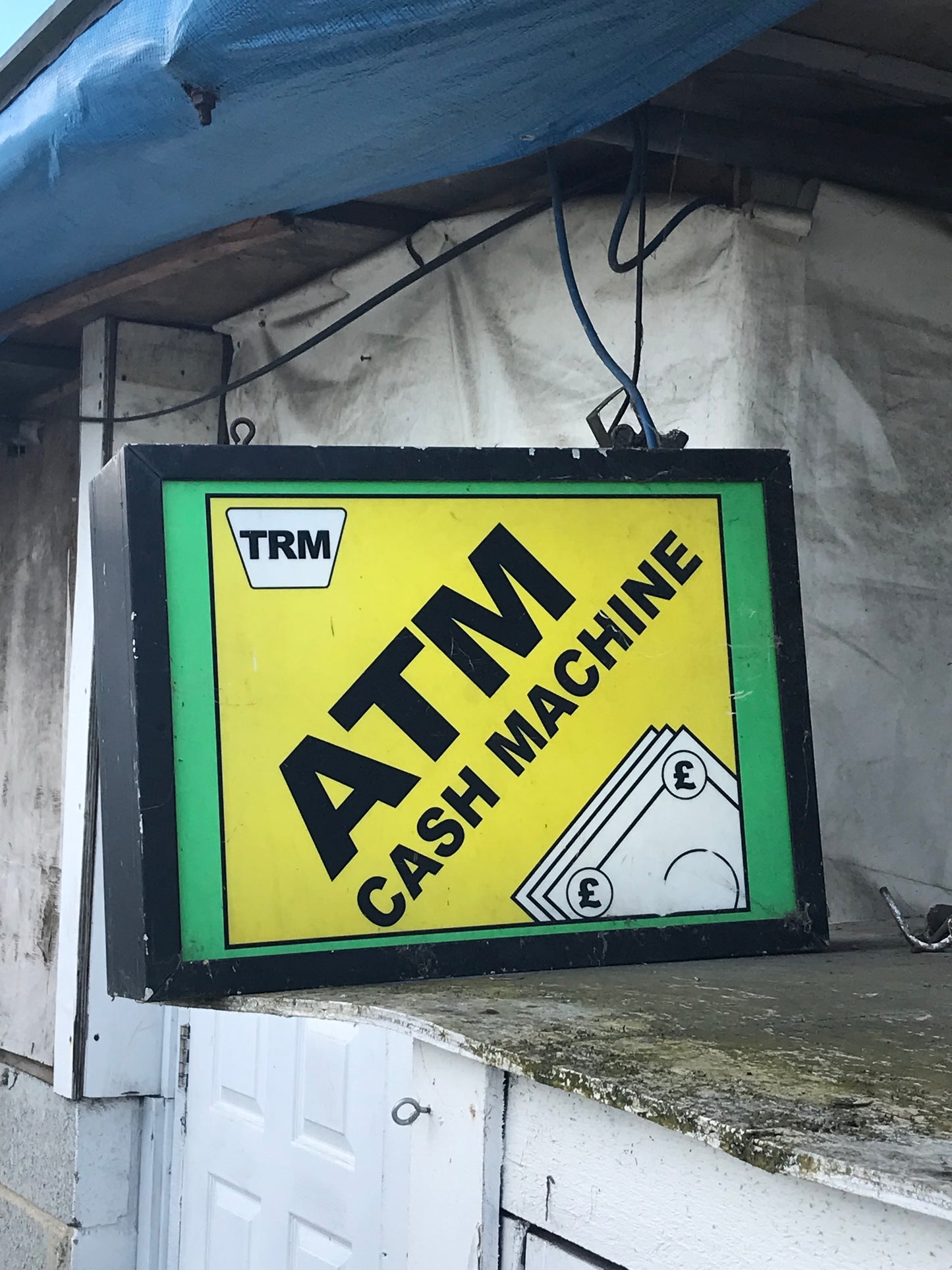 lot - 751 - ATM cash machine light